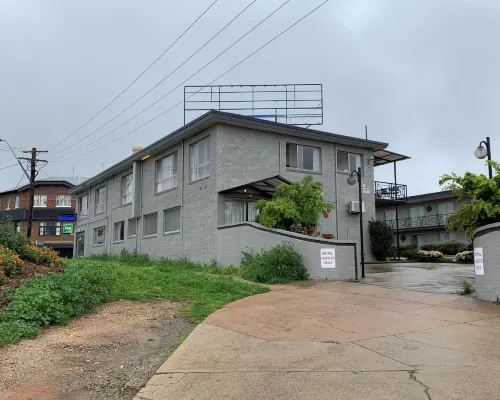 Crest Motor Inn Hotels in Queanbeyan