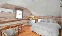 Vintage cabin in the ❤️ of Middletown , MD.  Pet friendly and prime location.