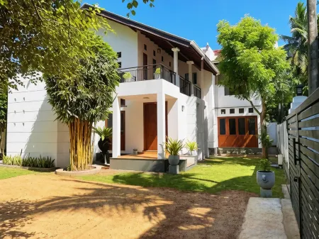 Cenreeza Airport Villa Отели в г. Miriswatte