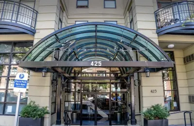 Lovely 2 Bed/Bath Penthouse w/ Space Needle View Hotels in Belltown