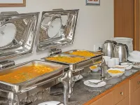 Treebo Benaka Residency, 10 Mins to Mahatma Gandhi Park - breakfast
