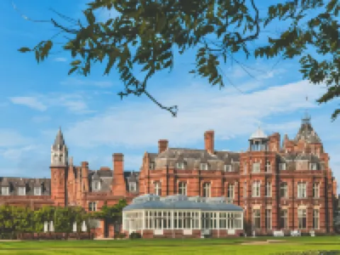 ดิ เอลเวแทม โรงแรมในHook