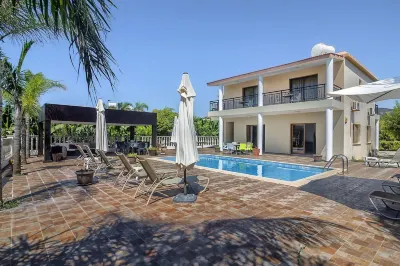 Impressive Villa Exclusive Sea Caves Walk to Taverns Sleeps 11 Ref 507 Отели рядом с достопримечательностью «Парк птиц и животных на Пафосе»
