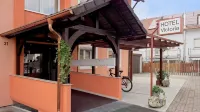 Hotel Victoria Hotels near RHEIN CENTER