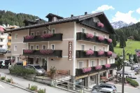 Hotel Garni Arnica Hotels in Madonna di Campiglio