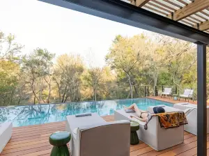 Thornybush Simbambili Lodge