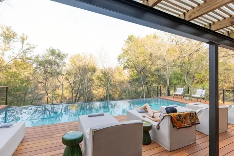 Thornybush Simbambili Lodge