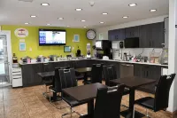 Super 8 by Wyndham Fort McMurray - واي فاي