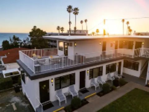 Tides Oceanview Inn and Cottages