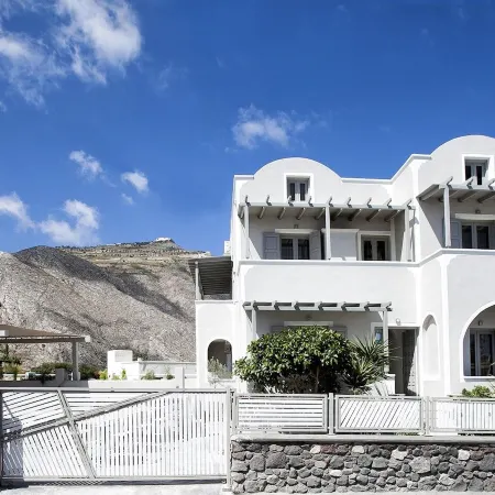 Privée Santorini Отели рядом с достопримечательностью «Пляж Периволос»