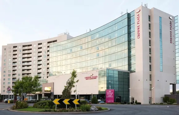 都柏林布蘭察斯鎮皇冠假日酒店