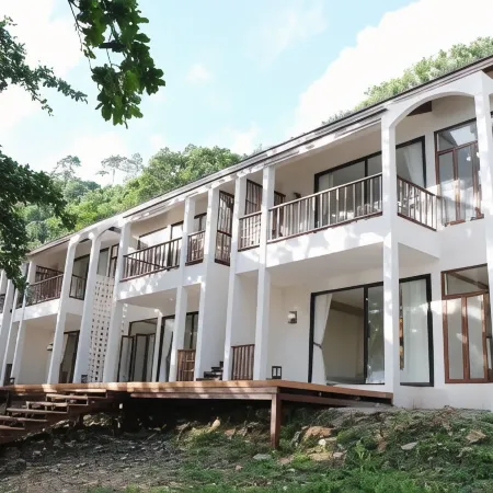 Siam Beach Resort Отели рядом с достопримечательностью «Шесть Кай- Бэй»
