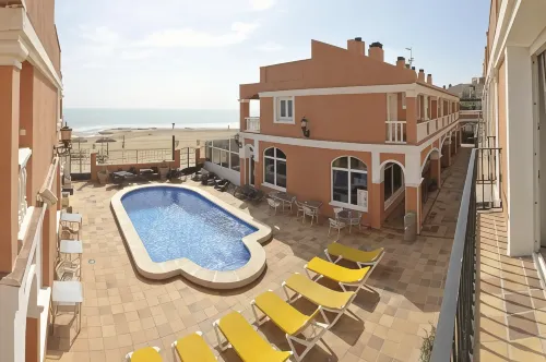 Lloyds Beach Club - 3 stjerner