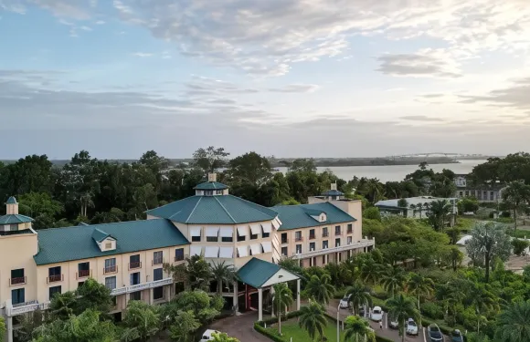 皇家託拉里卡酒店