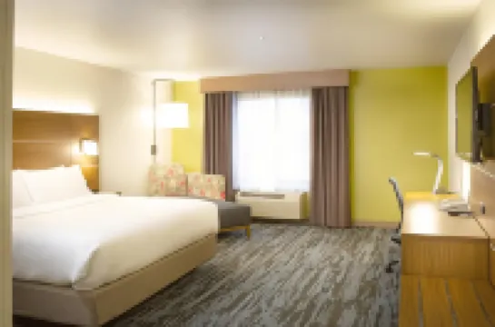 Holiday Inn Express & Suites WAUSAU by IHG