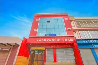 FabHotel Yadhuvanshi Dhaam - 900m from Prem Mandir and Iskcon Temple