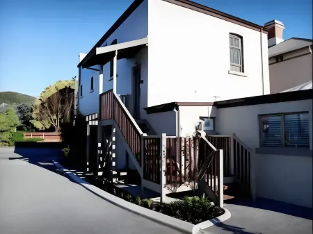 Albany Central Apartments Отели в г. Олбани