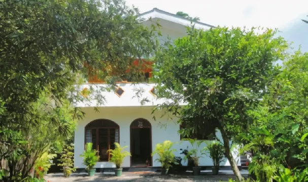 Mali Guest House Отели рядом с достопримечательностью «Siri Khettarama Maha Viharaya»