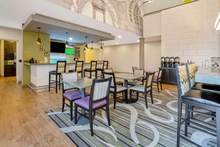 La Quinta Inn & Suites by Wyndham Tumwater - Olympia Отели в г. Терстон