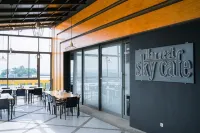 Front One Harvest Hotel Wonosobo