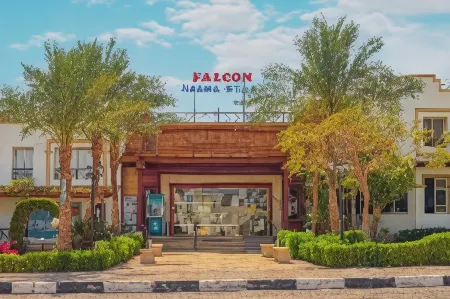 Falcon Naama Star Hotel Отели рядом с достопримечательностью «Shark 's Bay Beach»