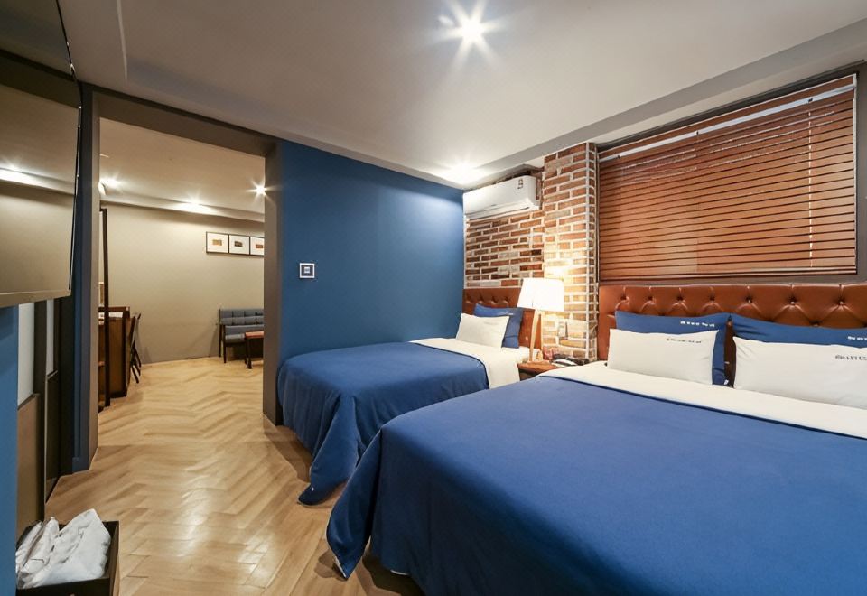 울산 달동 호텔플레이 1호점 외부 전경