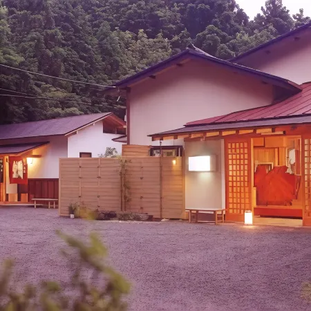 Chisuji Ryokan Отели рядом с достопримечательностью «Сенджо Водопад»