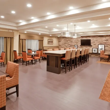 Hampton Inn Idaho Falls/Airport Отели рядом с достопримечательностью «Мелалейка Филд»