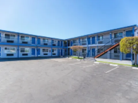 SureStay Hotel by Best Western Seaside Monterey Hotels in Seaside