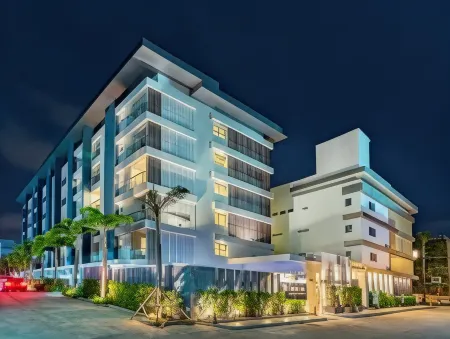 Ratana Apart-Hotel at Rassada Отели рядом с достопримечательностью «VR COMPUTER PHUKET»