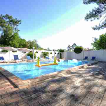 Fantastic Outdoor Area, Private Pool, Tennis Court & Golf Practice Facility Fitness & Recreational Facilities