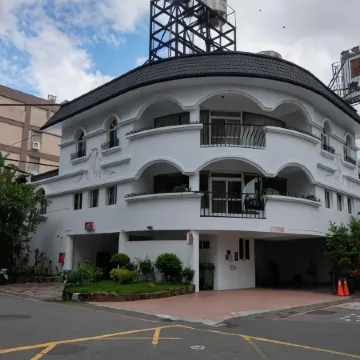 Shiny Seasons Motel Отели рядом с достопримечательностью «Академия Пиндуна»