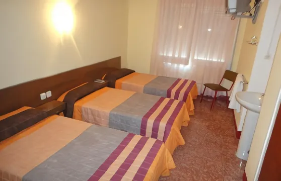 揚薩膳食公寓及餐廳