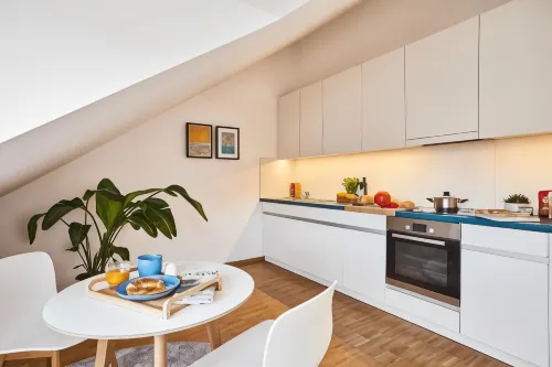 Seeger Living Premium Downtown - Condos