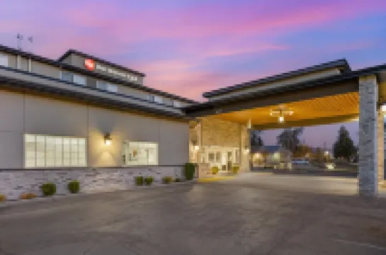 瓦拉瓦貝斯特韋斯特優質套房酒店