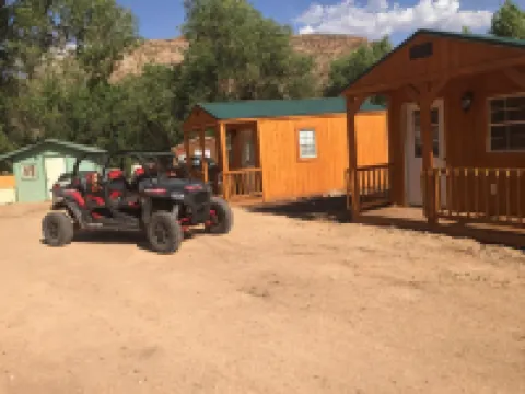 Zion’s Cozy Cabin's Hotels in Hurricane