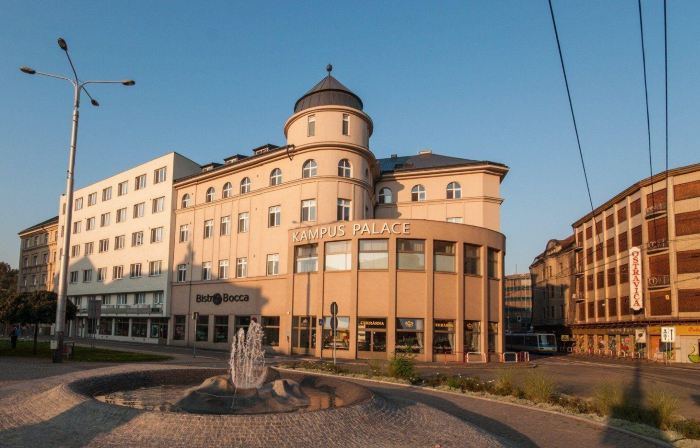 Kampus Palace