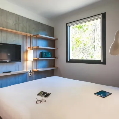 Ibis Budget Rouen Centre Rive Gauche Hotels near Rouen-Rive-Droite Station