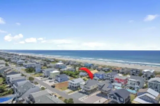 Carolina Skies Holden Beach.  3 Min Walk to Beach! Premier Host -Guest Favorite!