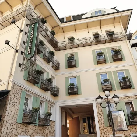 Vozdvyzhensky Boutique Hotel Отели рядом с достопримечательностью «Андреевская церковь»