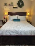 Lovely private guest suite w/hot tub/grill/kitchenette