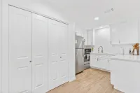 The Wildflower Townhome - Beautifully Updated and Fully Stocked - Close to A&M!