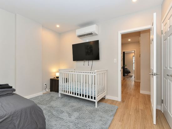 Elegant SoHo 5BR Duplex – Upscale, Central & Spacious
