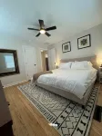 Fortville Fun! 2Bedroom-King and Queen. Stylish Home with Game Garage