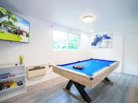 Charming 3BR Miami Home with Stylish Lounge, Coffee Bar & Peaceful Vibes Hotels in Golden Glades