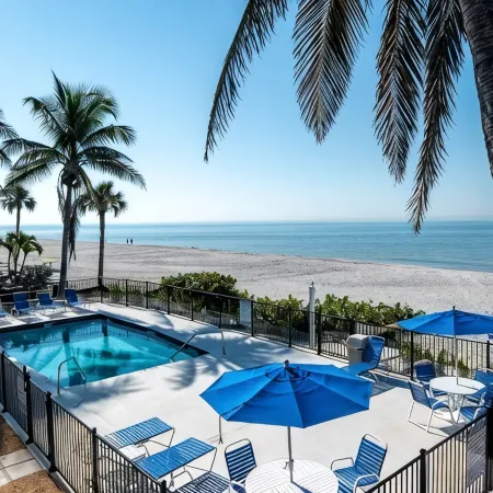 Charming 1-bedroom, Beachfront condo in fabulous Longboat Key steps to the beach