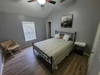 Spacious 5-bedroom king bed with a pool in wonderful Mission