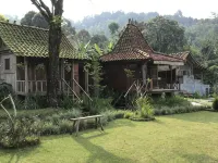 Rumah Jawa Antik Hotels in Cijeruk