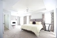 Charlotte Sanctuary, Comfort, Fenced, Sleeps 11 - Wifi
