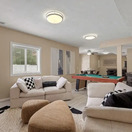 Radiant Oaks Retreat - Pool - Hot tub - Game Room - Family Home